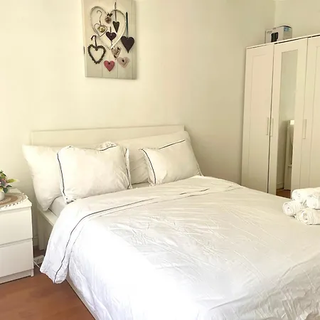 3 Minutes Walking From Train Station Lausana